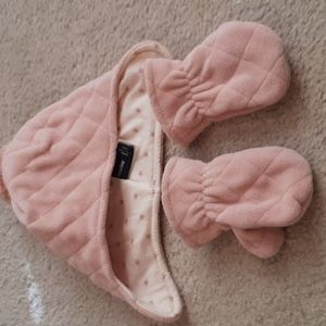 baby Gap 0-6 mo  winter hat and mittens
